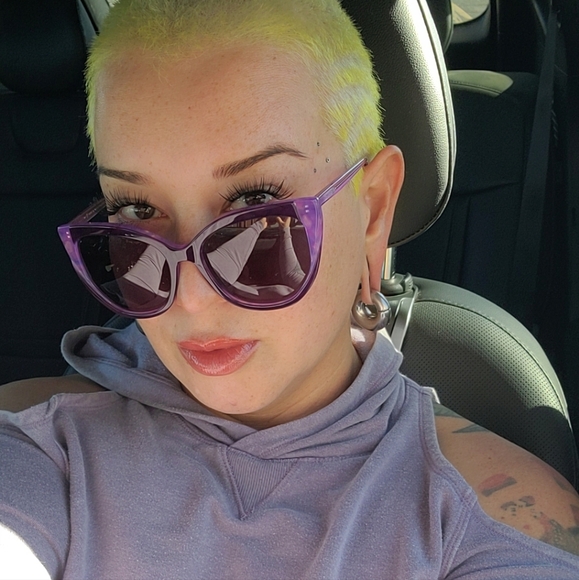 Meet your Posher, Monica - Picture 1 of 16